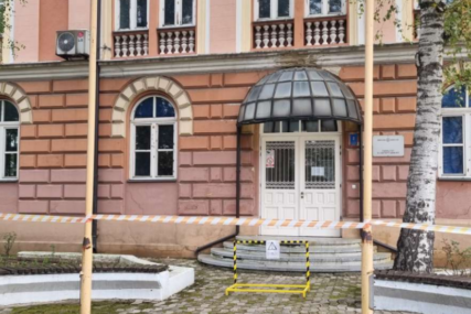 Zabranjena nastava na fakultetu u Tuzli: Zgrada bi se mogla srušiti?