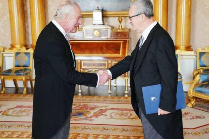 Ambasador BiH Osman Topčagić predao u Londonu akreditive kralju Charlesu