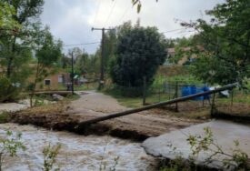 U Karlovcu nevrijeme rušilo stabla i telefonske stubove