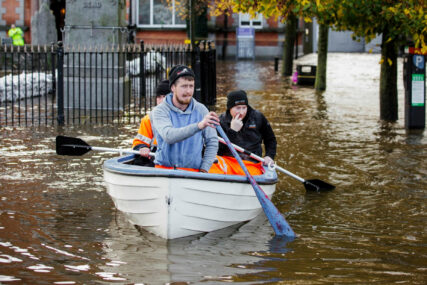 Oluja Ciaran odnosi sve pred sobom: Poplavljeni dijelovi Sjeverne Irske
