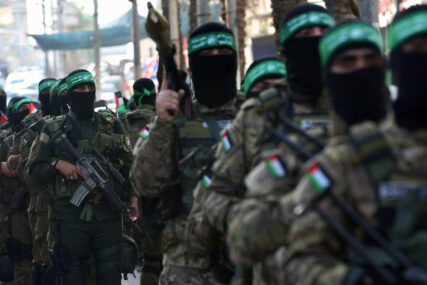 Hamas oslobodio 13 izraelskih talaca i četiri stranca i predao ih ICRC-u