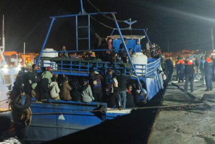 Ribarskim čamcem u Italiju stigla 573 neregularna migranta