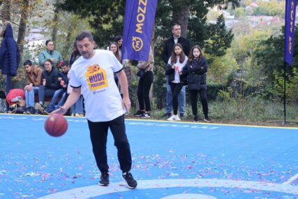A BAZEN!? Gradonačelnik svečano otvorio novi košarkaški teren na mostarskoj 'Trimuši'