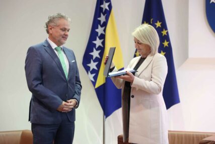 Bosnainfo na mjestu događaja: Sattler uručio Krišto izvještaj EU (FOTO)