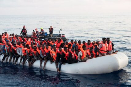 Na talijansko ostrvo Lampedusa za 24 sata stiglo više od 1.200 neregularnih migranata