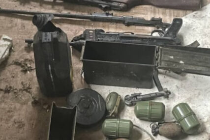 U devastiranoj kući kod Sokoca pronađen arsenal oružja