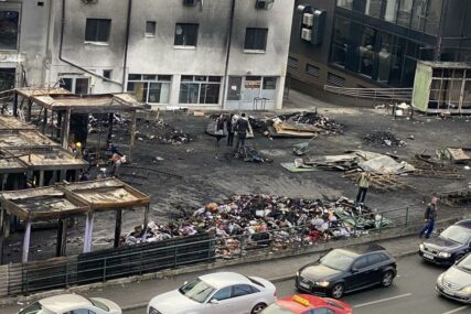 Peti dan nakon požara: Radnici čiste pijacu "Kvadrant", odvoze se uništeni boksovi (FOTO)