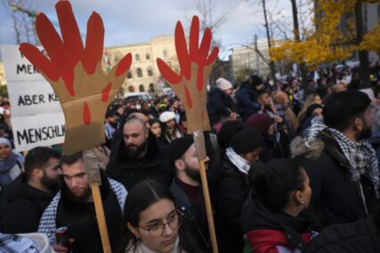 Stotine građana Berlina na protestu protiv izraelskih napada na Gazu