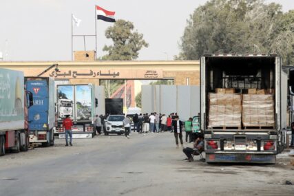 Egipat tvrdi da kontinuirano drži otvorenim prelaz Rafah, dok Izrael blokira pomoć za Gazu