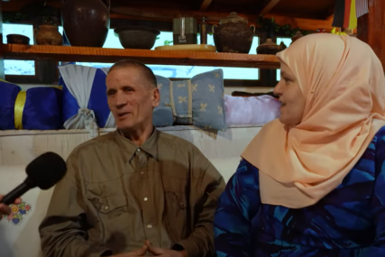 Bračni par čuvar tradicije: Pogledajte kako ova bosanska porodica dočekuje goste (VIDEO)