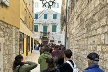 Pred slastičarnicom u Splitu je bio red dug 100 metara, a evo šta je razlog