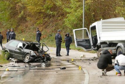Nova tragedija na bh. putevima: Vozač ”golfa” poginuo u sudaru s kamionom