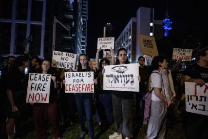 Grupa Izraelaca održala protest u Tel Avivu tražeći prekid vatre u Gazi