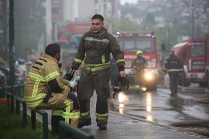Požar na Baščaršiji gasilo 11 vatrogasaca
