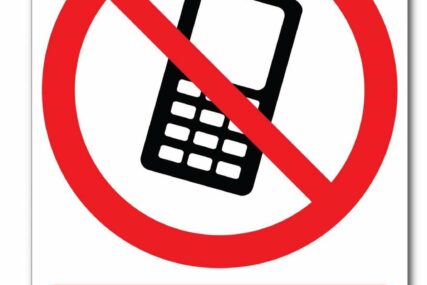 Još jedna škola u FBiH zabranila mobitele