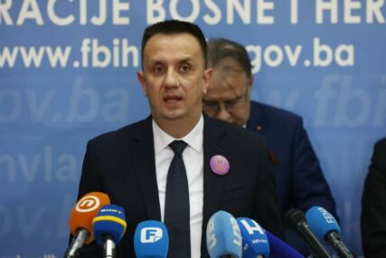 Ministar Lakić tvrdi: Neće doći do obustave isporuke plina!