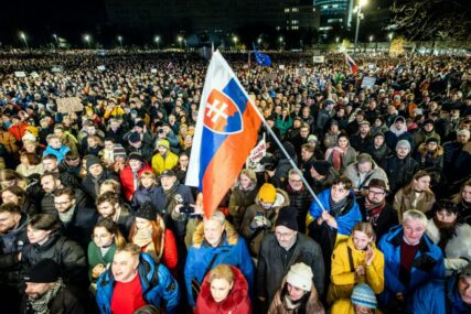 Hiljade Slovaka širom zemlje izašlo na proteste protiv vlade: "Tamo vlada panika i strah da ćemo ih zaustaviti!"