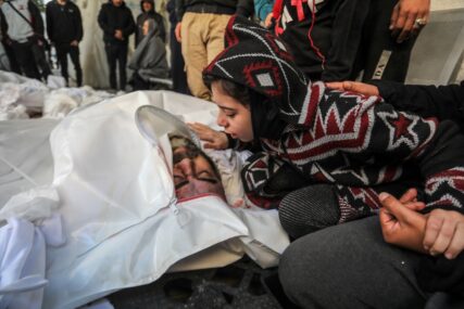 (UZNEMIRUJUĆE) NASTAVLJENO KRVOPROLIĆE PRED OČIMA SVIJETA Izraelska avijacija ubila 25 Palestinaca, među žrtvama ponovo djeca (FOTO)