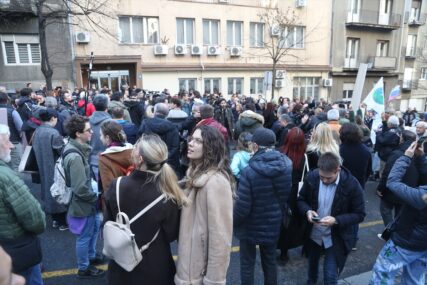 Nastavljeni protesti u Beogradu: Demonstranti traže rasvjetljavanje sumnji u izborne neregularnosti