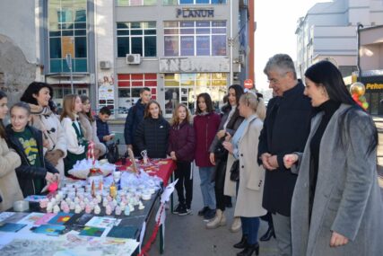 Humanitarni bazar u Brčkom podržao i gradonačelnik Nišić, prikupljena sredstva idu za Dom za nezbrinutu djecu Tuzla