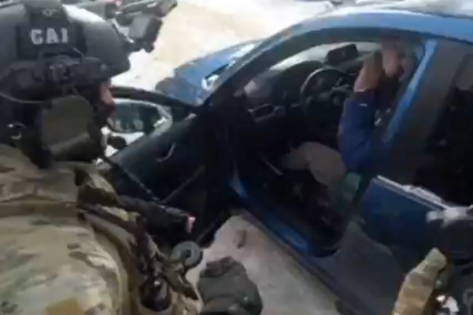 Samardžija nije pružao otpor: Pogledajte snimak hapšenja jednog od najtraženijih bjegunaca u Evropi (VIDEO)