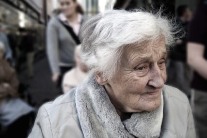 Čini li nas starenje zaista mudrijima?