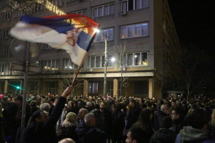 Osmi protest u Beogradu završen mirno, novo okupljanje najavljeno za danas