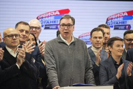 Vučić uvjerljivo poražen na svom biračkom mjestu