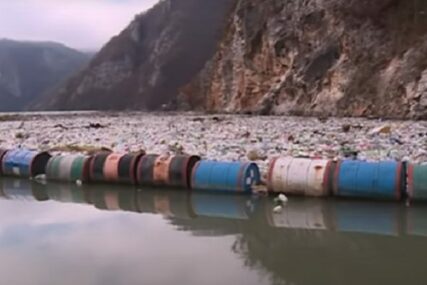 Drinom ponovo plutaju tone smeća (VIDEO)