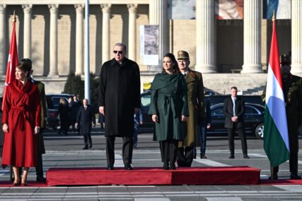 Erdogan dočekan u Budimpešti uz najviše počasti