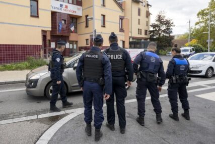 Francuska danas i sutra raspoređuje policiju oko crkava zbog bog straha od napada