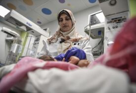 Umrla beba koja je živa izvučena iz utrobe majke ubijene u Gazi