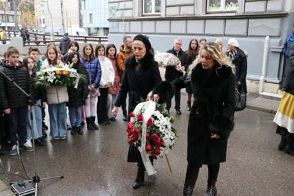 Obilježena 30. godišnjica ubistva osam građana Sarajeva ispred OŠ 'Safvet-beg Bašagić'