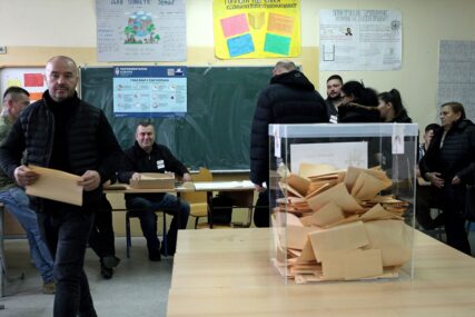 Mnogobrojni građani s Kosova na biralištu u Vranju, glasanje se odvija nesmetano