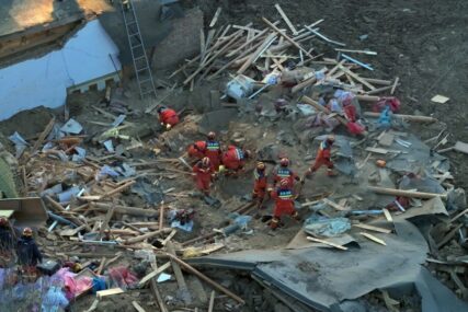 Kamere snimile trenutak razornog zemljotresa u Kini