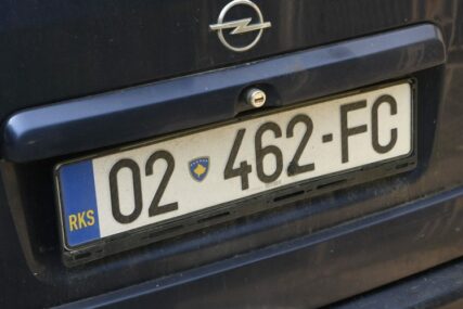 Vlada Srbije donijela odluku: Od 1. januara omogućen promet automobilima s tablicama Republike Kosovo