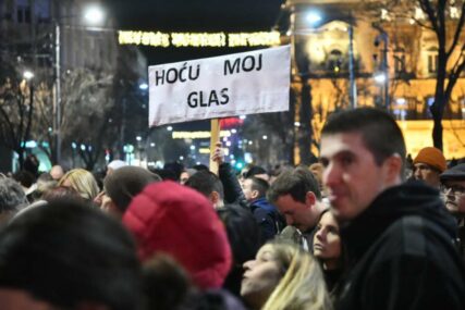 Novi protesti u Beogradu: Žele ponavljanje izbora, još dvije zastupnice štrajkuju glađu