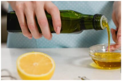 Maslinovo ulje i limun kombinacija koja čisti organe, evo kad i kako da pijete