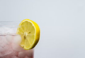 Top pet zdravstvenih dobrobiti konzumiranja limuna