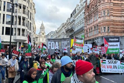 Desetine hiljada Britanaca i ovog vikenda na ulicama Londona u znak podrške Gazi (FOTO)