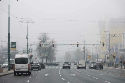 VOZAČI OPREZ! Gusta magla na autoputu Zenica - Sarajevo, vidljivost skoro nikakva