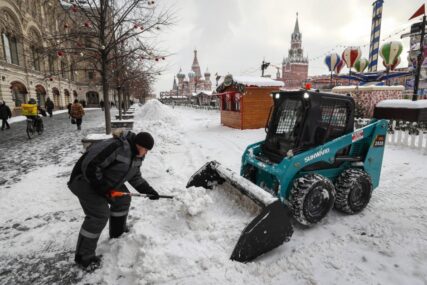 Snježna oluja pogodila Rusiju, zatvorene škole
