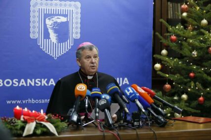 Božićna poruka nadbiskupa Vukšića: “Obraćenje je staza po kojoj Bog prilazi čovjeku”