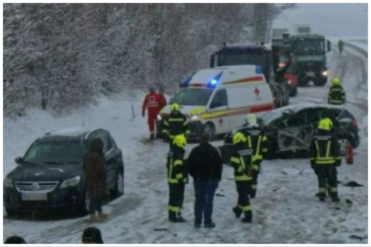 Vozač Kamiona Iz BiH Zbog Snijega U Austriji Proklizao Na Putu I Udario ...