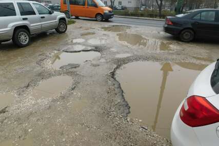 Nekada je to bila zelena površina: Pogledajte sada ovaj divlji parking