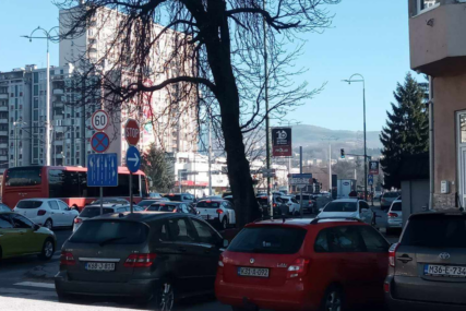 Kolaps u Sarajevu: Sudar kamiona i automobila na Pofalićima, na terenu i Hitna pomoć