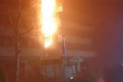 Požar na objektu bivšeg hotela Kristal u Zavidovićima (VIDEO)