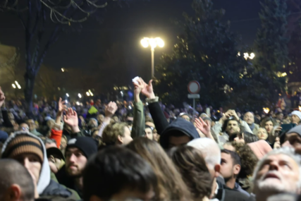 Protesti u Beogradu trajali do iza ponoći, studenti pozvali na masovnije okupljanje danas
