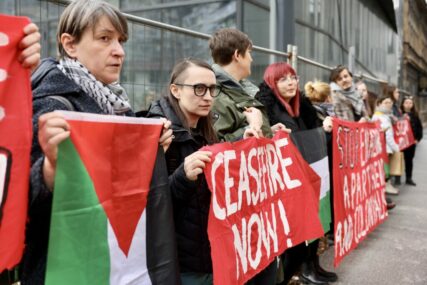 Protest podrške narodu Palestine ispred Delegacije EU u BiH: “Netanyahu zaslužuje isti pristup kao Putin”