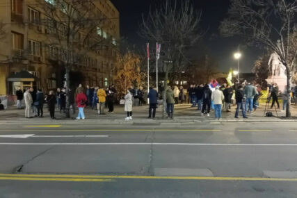 Počeo deveti protest ispred RIK-a, Tepić pozvala građane da se bore za oslobađanje studenata